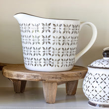 Bradley measuring cup