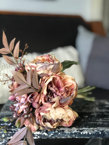Rose and hydrangea arrangement